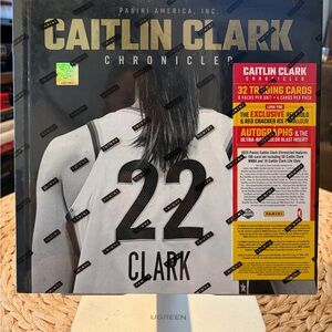 Caitlin Clark Chronicles - Panini - Book with 32 Trading Cards WNBA NEW SEALED